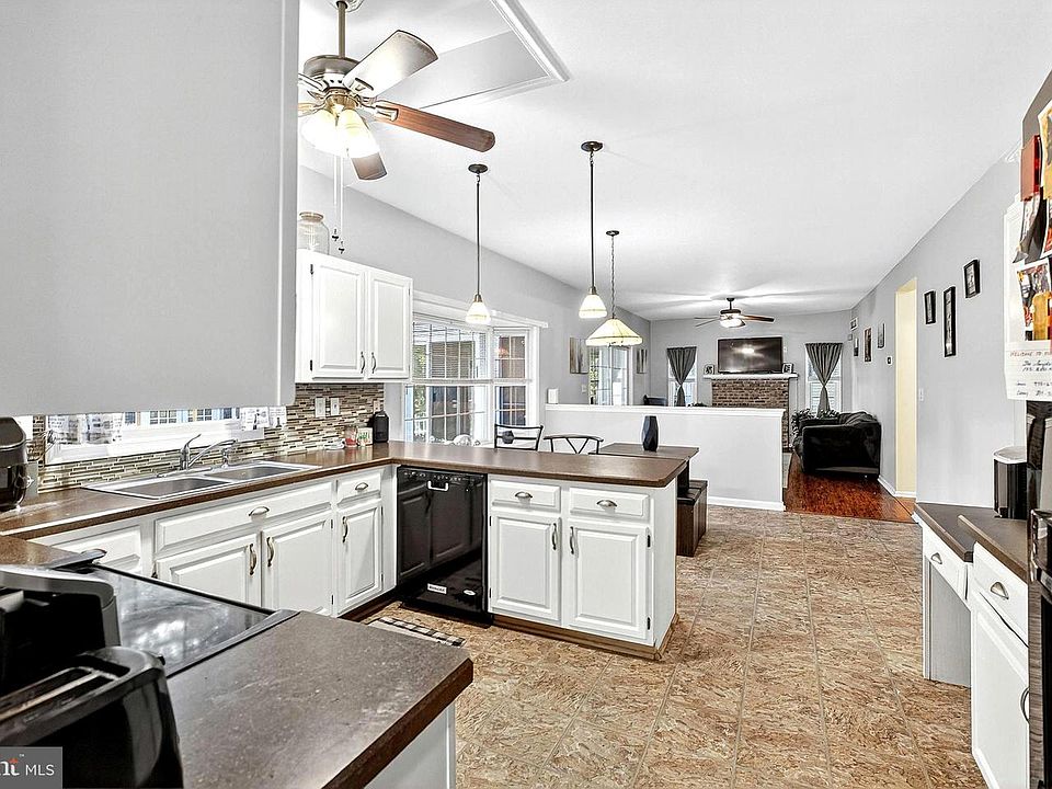 1st image of 104 Red Oak Dr