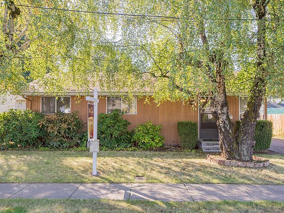 2nd image of 3805 E McLoughlin Blvd