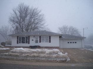 221 E Farmer St, Spring Valley, MN 55975