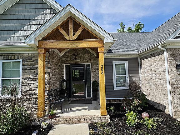 2nd image of 203 Woodduck Ln