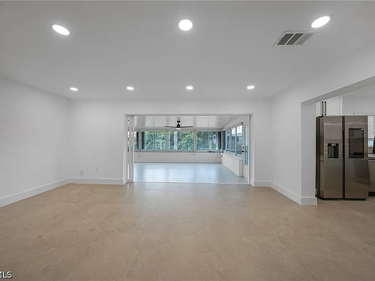 27381 Voyageur Dr — Photo 12