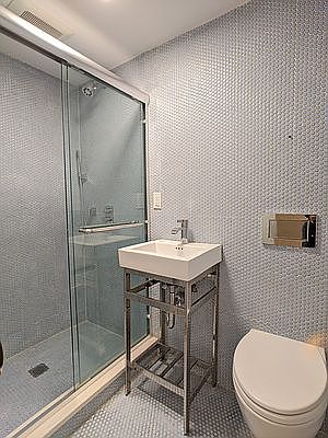 4th image of 332 E 9th St #Be