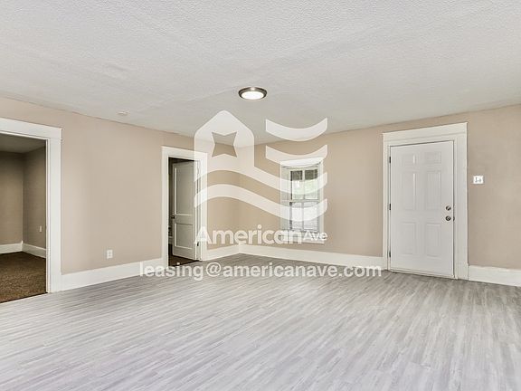 853720_004_living_room_12814063.jpg