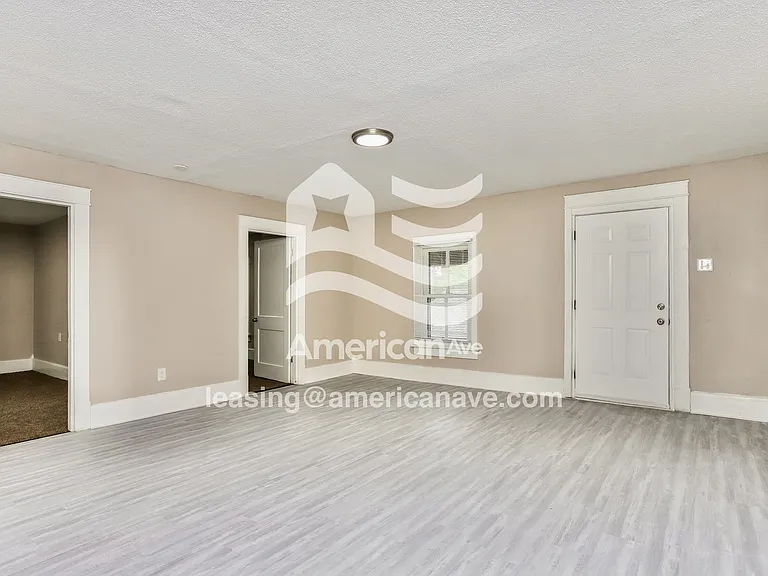 853720_004_living_room_12814063.jpg