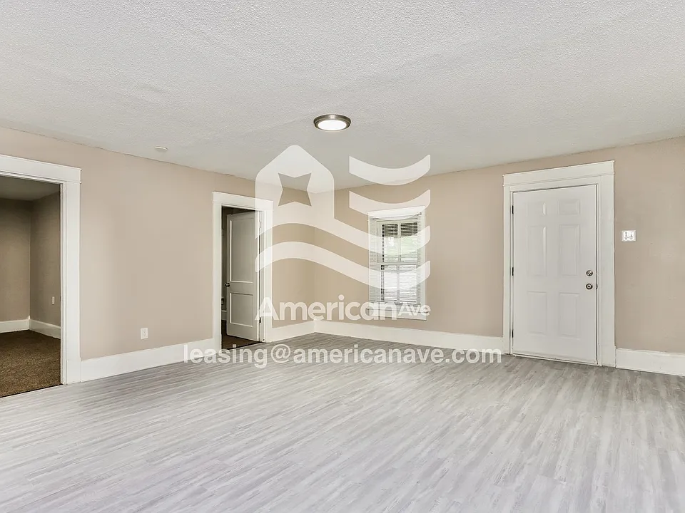 853720_004_living_room_12814063.jpg