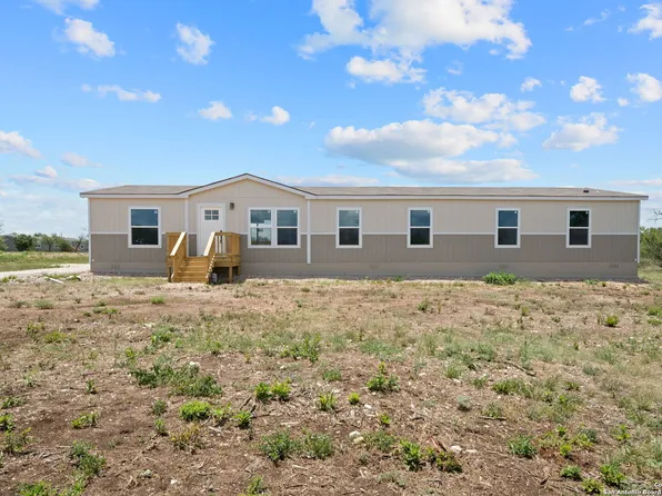 302 Private Road 4656, Hondo, TX 78861