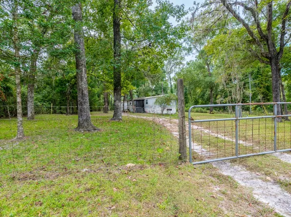 842 SW Newark Dr, Fort White, FL 32038
