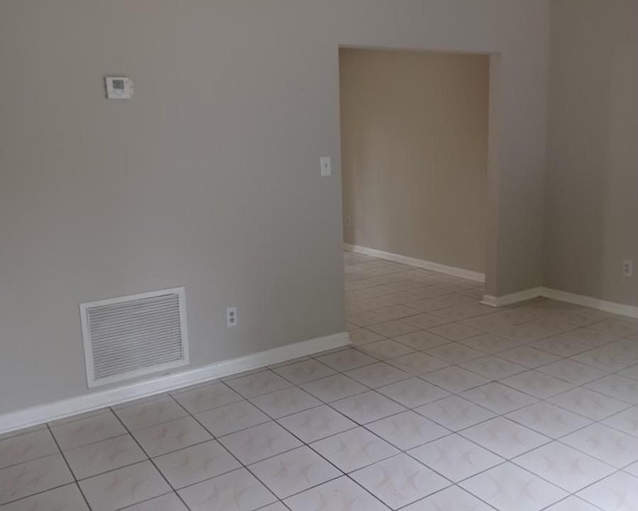 Living room/thermostat