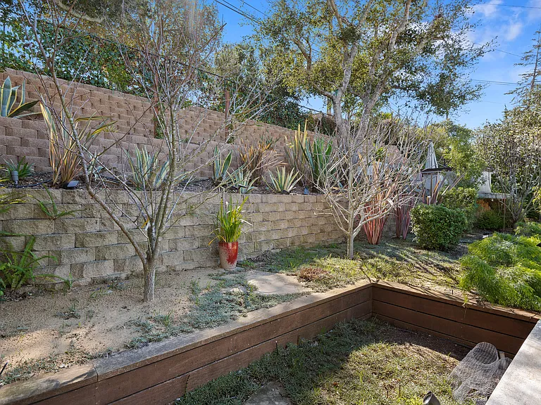 1251 Bel Air Dr — Photo 25