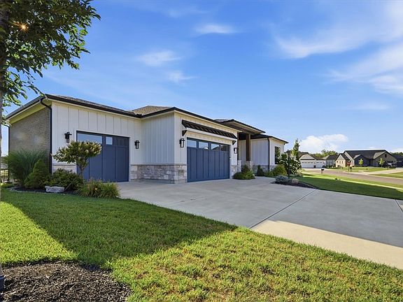 5th image of 9338 Rochelle Ln