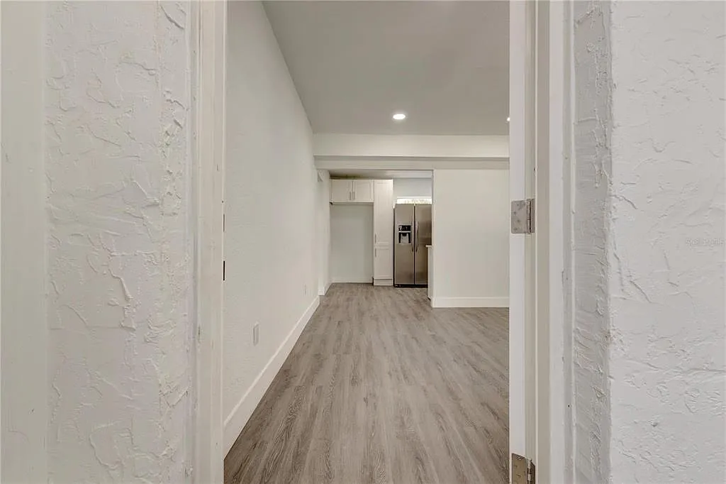 4 bed, 2.0 bath, 1034 sqft, $2,000 — Photo 3