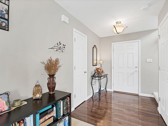 5th image of 27 Huntleigh View Ct