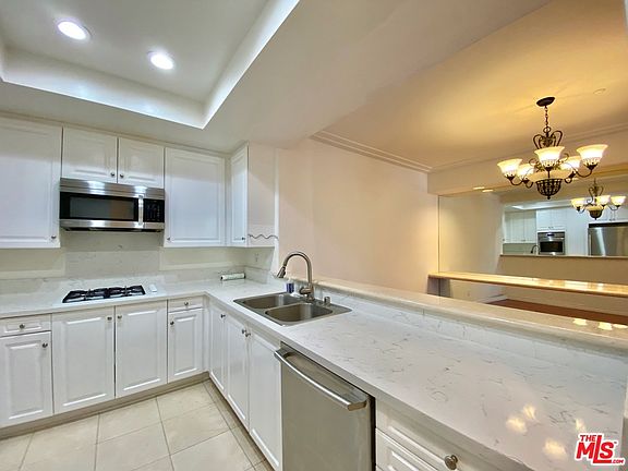 3rd image of 2349 S Beverly Glen Blvd Unit 101
