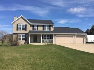 W5969 Apple Ln, Fort Atkinson, WI 53538