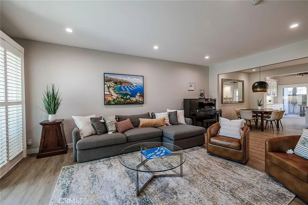 3 bed, 3.5 bath, 2389 sqft, $9,800 — Photo 1