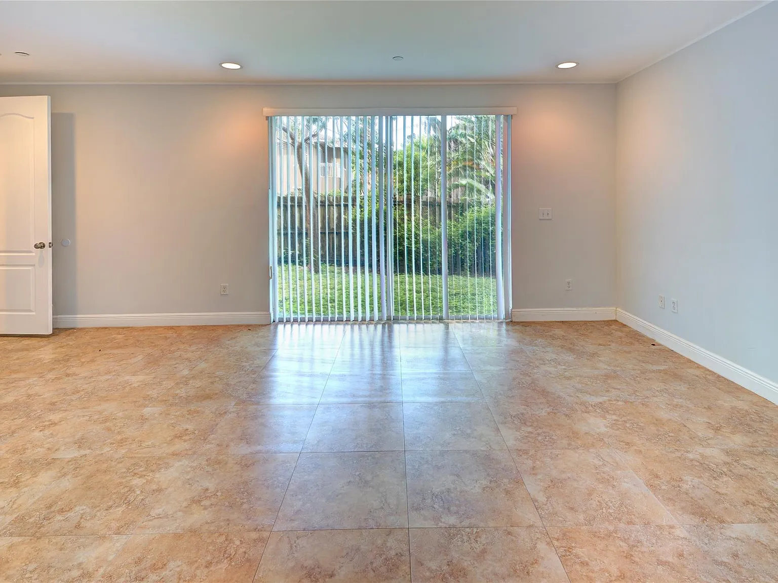 3 bed, 3.5 bath, 2583 sqft, $4,500 — Photo 4