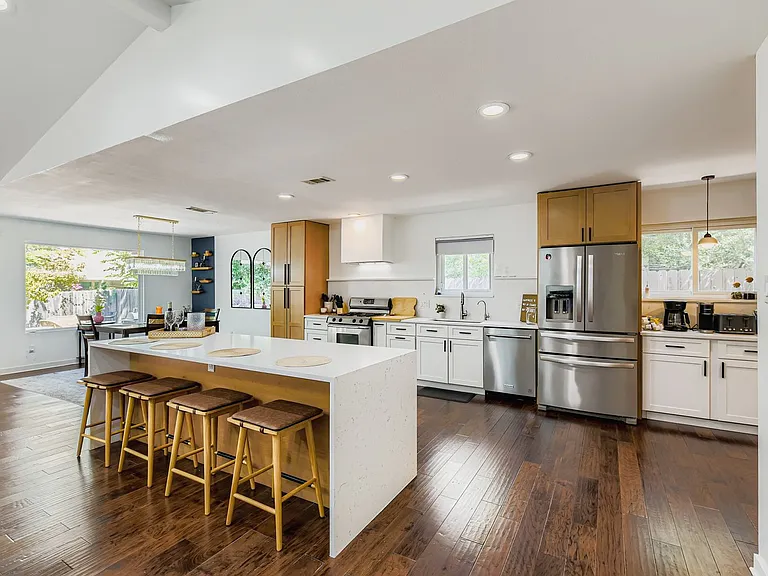 5413 Badger Bnd — Photo 11