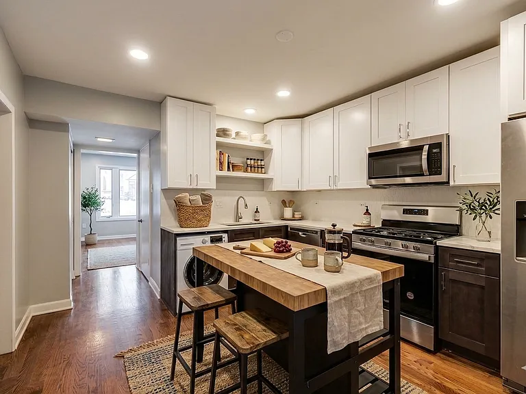 1831 W Fletcher St #1 — Photo 4