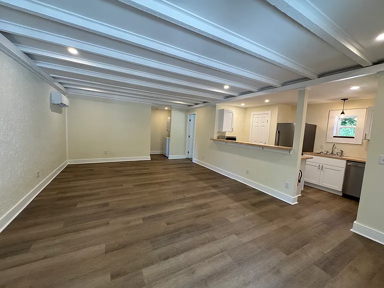 1829 Old Beach Rd #B — Photo 3