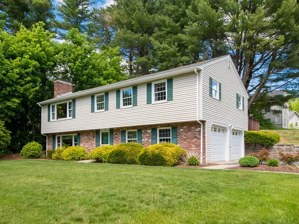 2 Brookside Cir, Acton, MA 01720