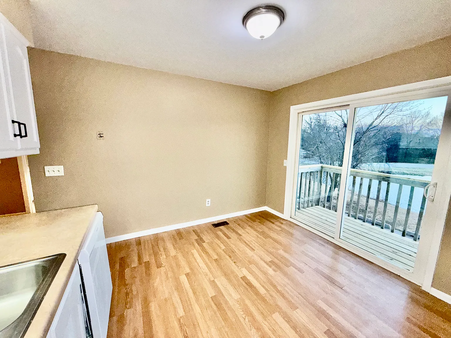 1424 Laurel St — Photo 3