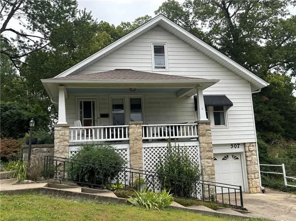 307 N Pearl St, Paola, KS 66071
