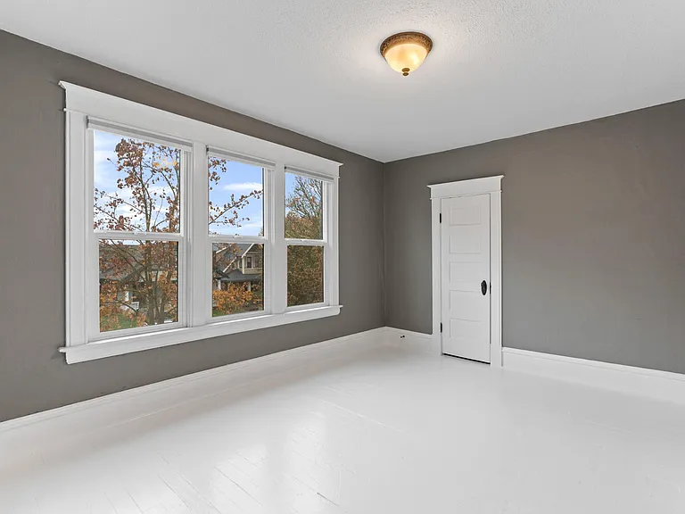 1728 W 11th Ave — Photo 17