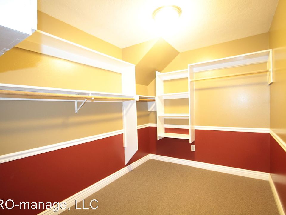 1st image of 682 E 13th St