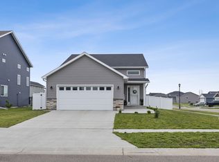 1093 Ashley Dr W, West Fargo, ND