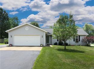 37 Lexington Ln, Highland, IL
