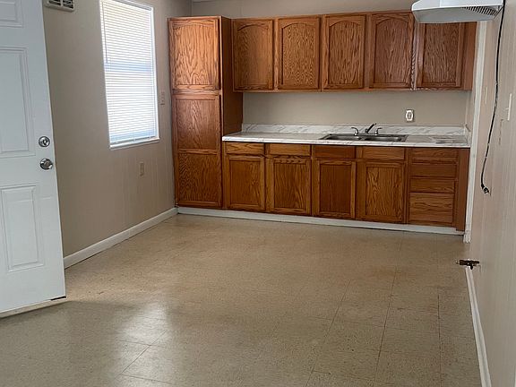 2nd image of 2617 Rose Dr