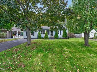 17 Richards Dr, Albany, NY 12205