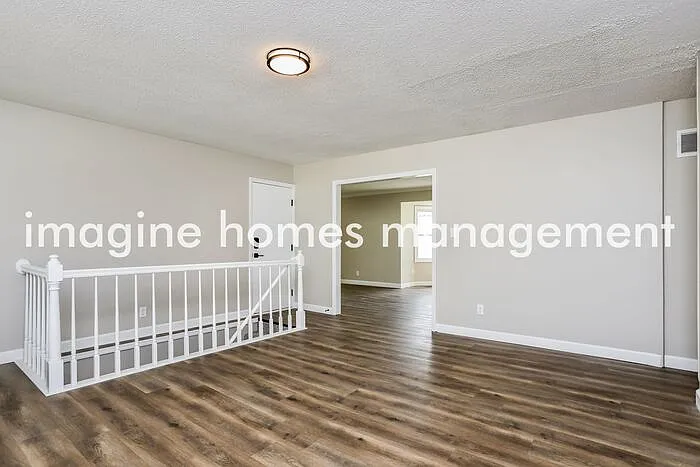 3 bed, 2.0 bath, 1967 sqft, $2,500 — Photo 3