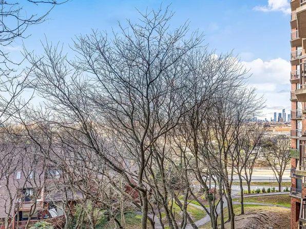 427 Harmon Cove Tower image 22 of 24