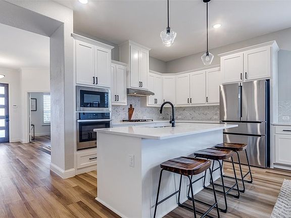 3rd image of 612 Barnstorm Dr