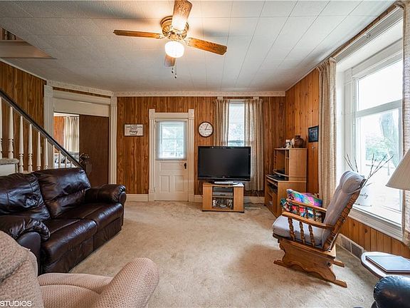 3rd image of 2265 Lynn Ave