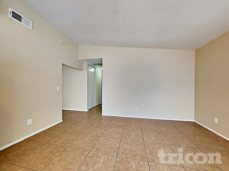 5532 Spencer St — Photo 10