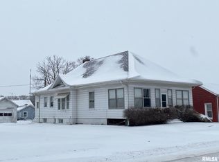 211 E Sangamon Ave, Petersburg, IL 62675