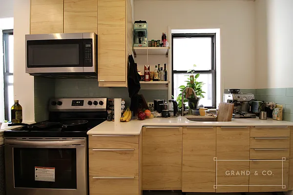 Rented by Grand & Co. | media 10