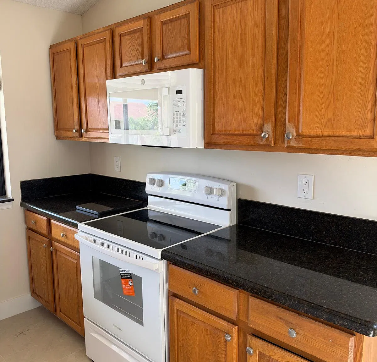 2 bed, 1.5 bath, 814 sqft, $1,900 — Photo 3