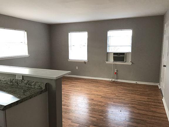 3rd image of 610 Palmer St APT 3