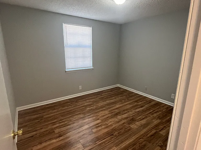 908 Trailwood Cir — Photo 8