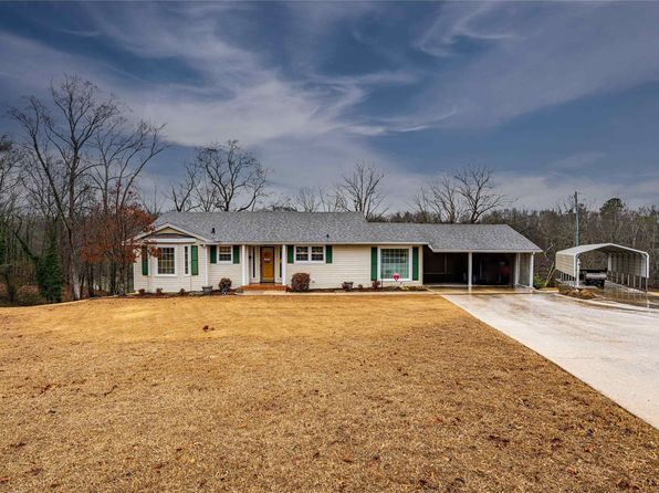 708 Wilson Dam Cir, Sheffield, AL 35660