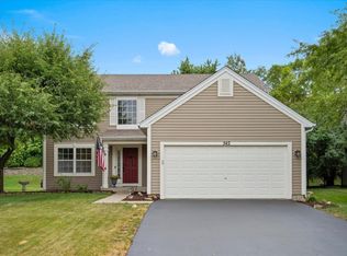 542 Waterford Ln, South Elgin, IL 60177