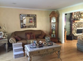 2 Country Oaks Dr, Manalapan, NJ 07726