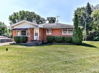 405 W Maple Ave, Roselle, IL 60172