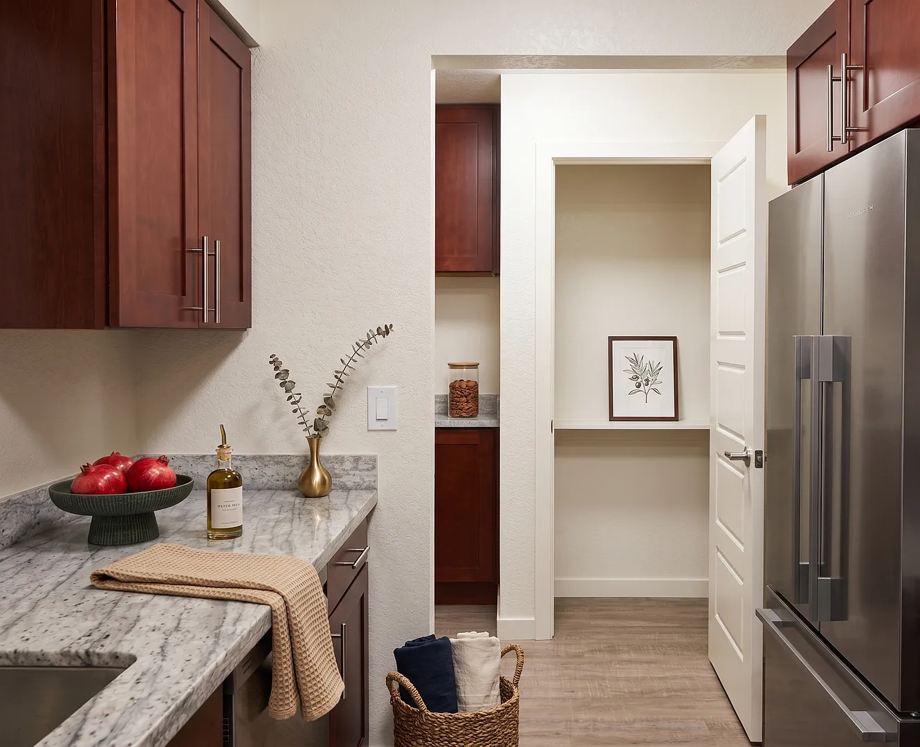 Large 2BD/2BA + Den Apartment for Rent in Greenwood Seattle | Convertible 3rd Bedroom Layout, Pri... — Photo 4