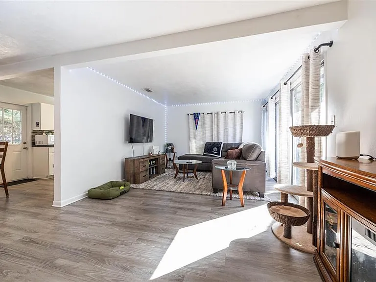 749 NW 34th St — Photo 11