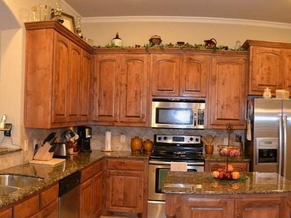 5th image of 1201 Moore Cir