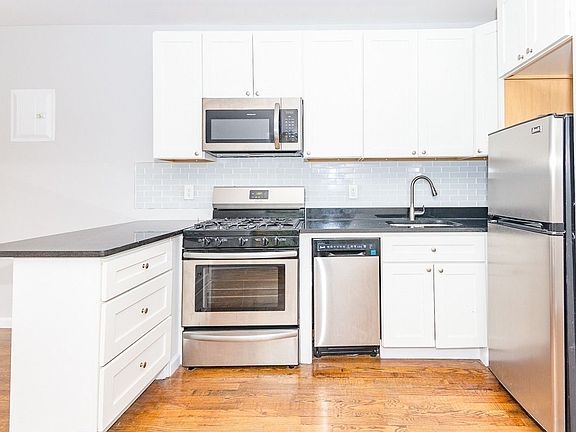 3rd image of 43 Underhill Ave APT C3